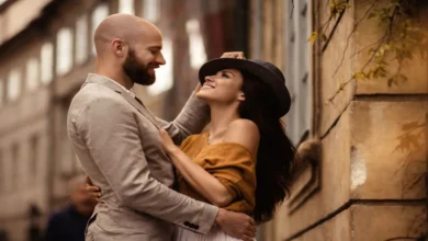 Onun doğru kişi olup olmadığını anlamaya çalışan romantik bir çift