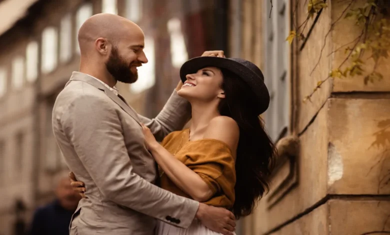 Onun doğru kişi olup olmadığını anlamaya çalışan romantik bir çift