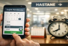 MHRS randevu alma ekranı, telefon üzerinden saat seçimi ve 20:00 onay kuralını gösteren sağlık randevu görseli